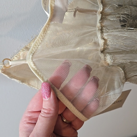 Victorias SECRET Womens Designer Collections Cream Lace Gold Camisole Small - Picture 9 of 9